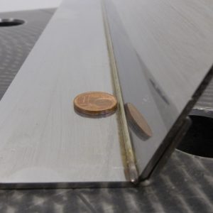 lippertblech_laserschweissen_groessenvergleich_1cent_schweissnaht-seitlich