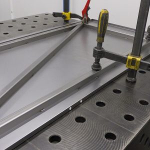 Laserheftschweißung und Fügen zweier Bauteile